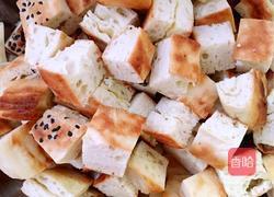 炒饼子鸡蛋的做法图解3