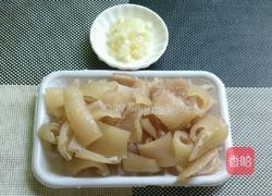 蒜香猪皮的做法图解1