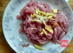 蒜苔炒肉丝的做法图解1