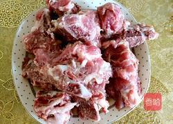 排骨炖海带的做法图解1