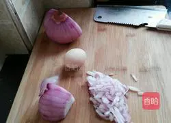 Illustration of how to make fried onion noodles 2