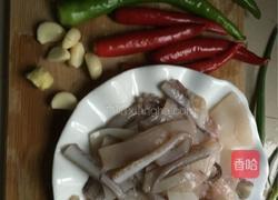 双椒炒鱿鱼的做法图解1