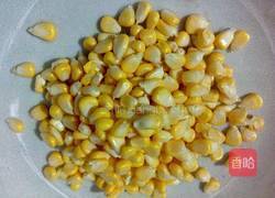 玉米胡萝卜炒瘦肉的做法图解1