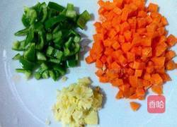 玉米胡萝卜炒瘦肉的做法图解3