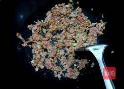 玉米胡萝卜炒瘦肉的做法图解5