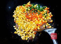 玉米胡萝卜炒瘦肉的做法图解6