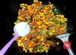 玉米胡萝卜炒瘦肉的做法图解7