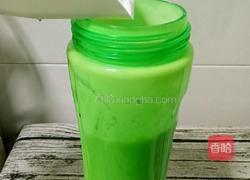 蜂蜜牛油果奶昔的做法图解7