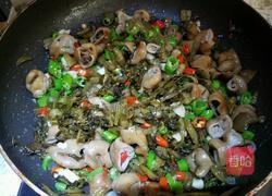 酸菜双椒炒猪大肠的做法图解7