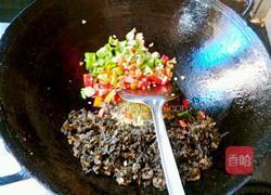 双椒腌菜炒肉丁的做法图解6