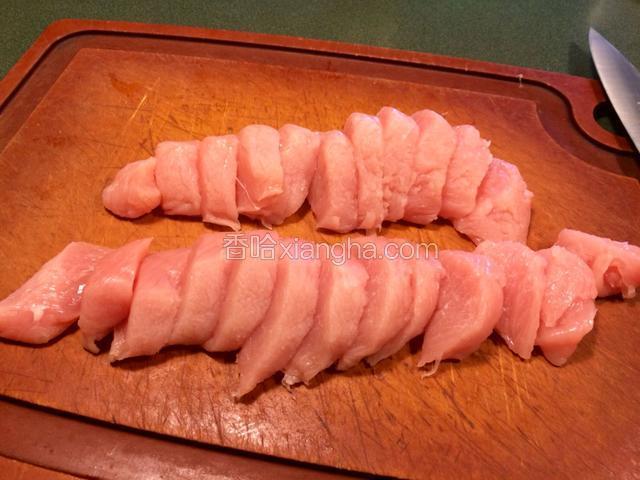 切成1.5厘米左右厚的肉块；