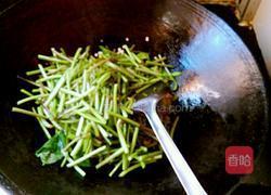 双椒炒红薯杆子的做法图解7