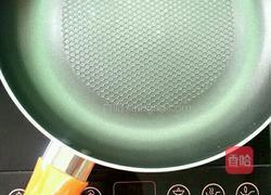 鸡蛋煎面包片的做法图解1