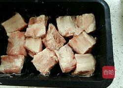 猪肉炖粉条的做法图解1