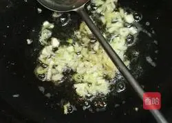 Illustration of how to make diced meat in sauce 5