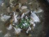 平菇酸菜肉片汤的做法[图]