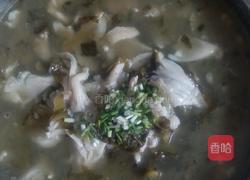 平菇酸菜肉片汤的做法图解7