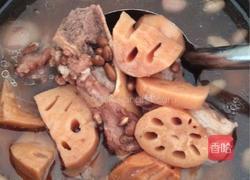 莲藕筒骨黑豆花生汤的做法图解2