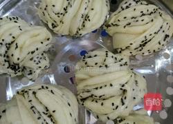 无糖芝麻花卷的做法图解7