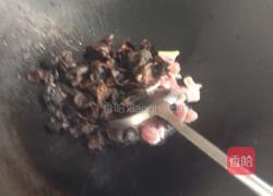 木耳百合炒肉的做法图解5