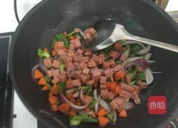 午餐肉炒方便面的做法图解6