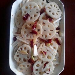 凉拌糖醋白莲藕的做法[图]