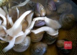 花蛤菌菇汤的做法图解1