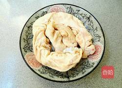 青椒爆肥肠的做法图解1