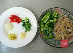 青椒爆肥肠的做法图解5