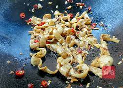 青椒爆肥肠的做法图解7