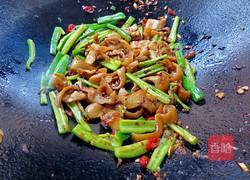 青椒爆肥肠的做法图解8