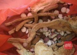 猪小肚炖茨实汤的做法图解2