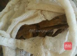 猪小肚炖茨实汤的做法图解3