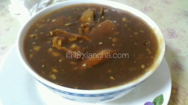 盛入小碗中