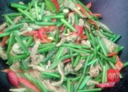 韭菜花炒肉丝的做法图解8