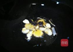 胡萝卜香菇焖鸡腿的做法图解5