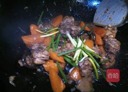胡萝卜香菇焖鸡腿的做法图解11