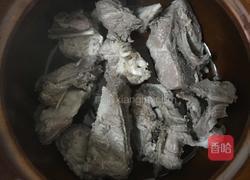 伞骨胡萝卜玉米汤(沙煲法)的做法图解4