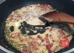 奶油蛋黄培根意大利面的做法图解6