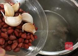 花生大蒜骨头汤的做法图解5