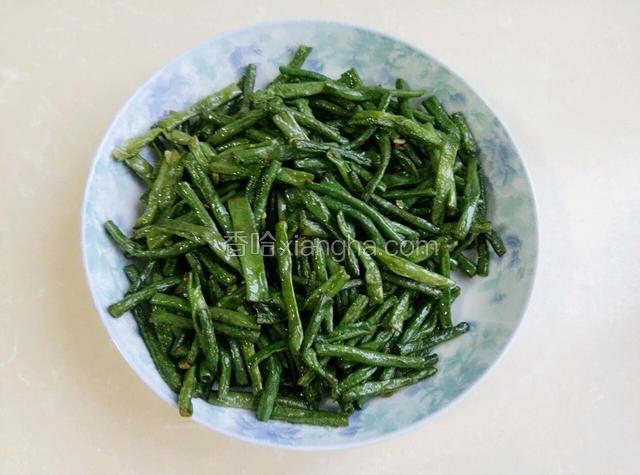 控干油，放入盘中