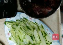 瘦肉炒青瓜的做法图解2