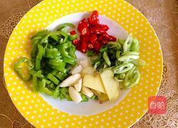 香辣肥牛浇嫩蛋的做法图解3