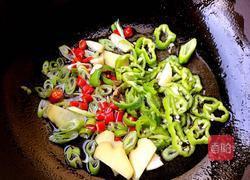 香辣肥牛浇嫩蛋的做法图解9