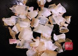 腊肉炒蒜薹的做法图解3