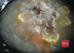 胡萝卜玉米排骨汤的做法图解7