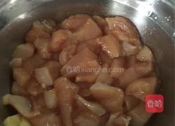 辣子鸡丁的做法图解1