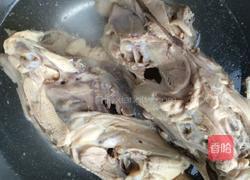 凉拌鸡架的做法图解2