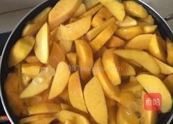 黄桃罐头的做法图解3