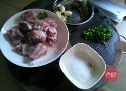 红烧粉蒸排骨的做法图解1